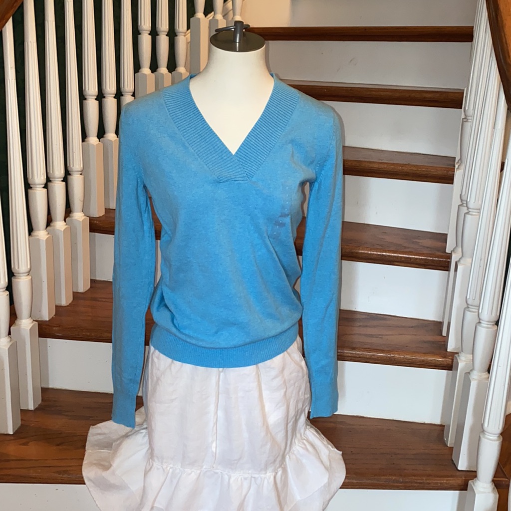 Nwt Gap Blue V Neck Long Sleeved Sweater